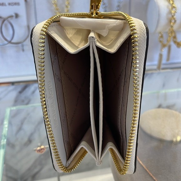 Michael Kors Women Medium Zip Around Card Case Coin Pouch Wallet Light Cream
NWT - Picture 9 of 16